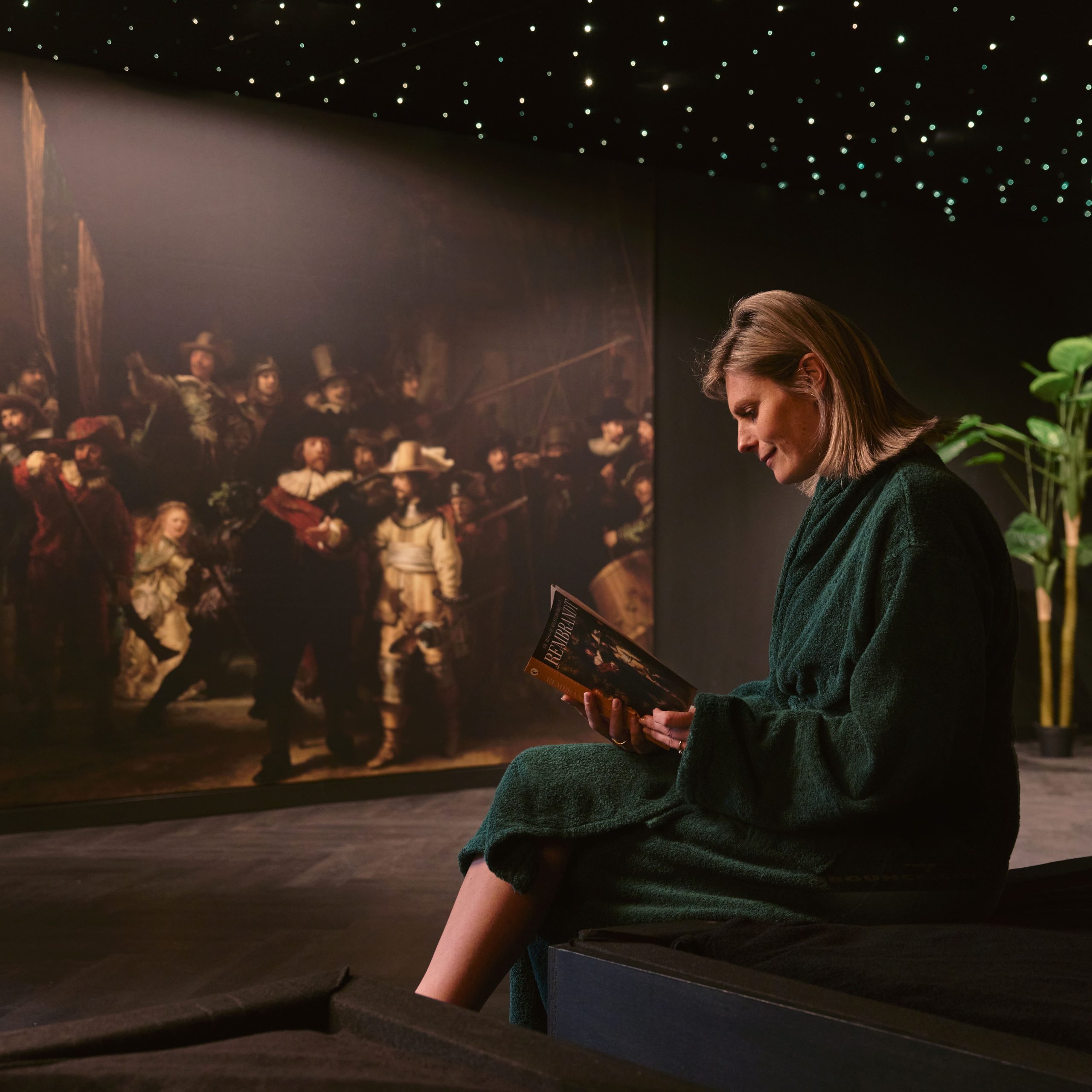 Thermen Barendrecht vrouw in badjas met de nachtwacht