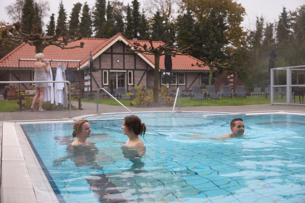 Spawell buitenzwembad