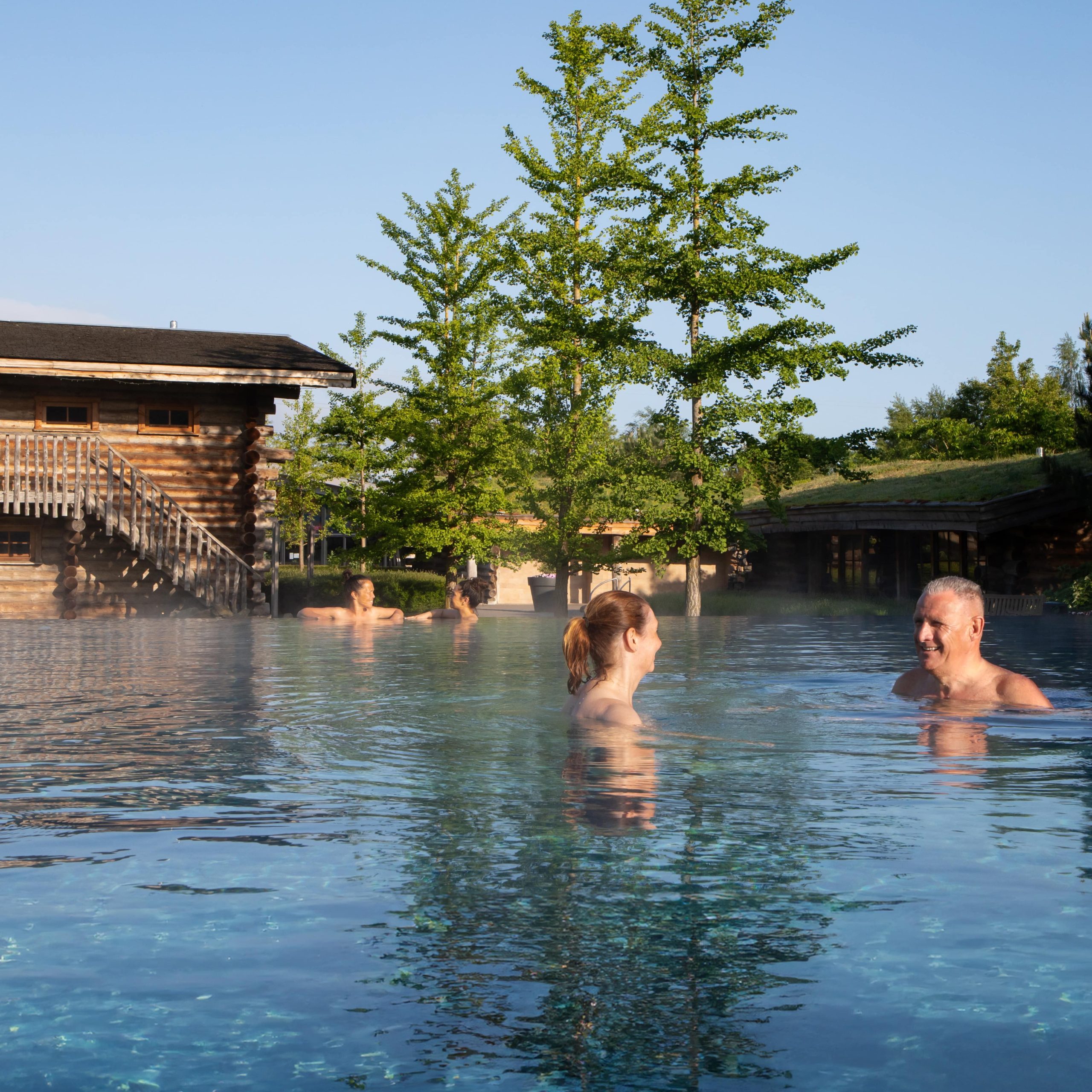 Veluwse Bron mensen in buitenzwembad