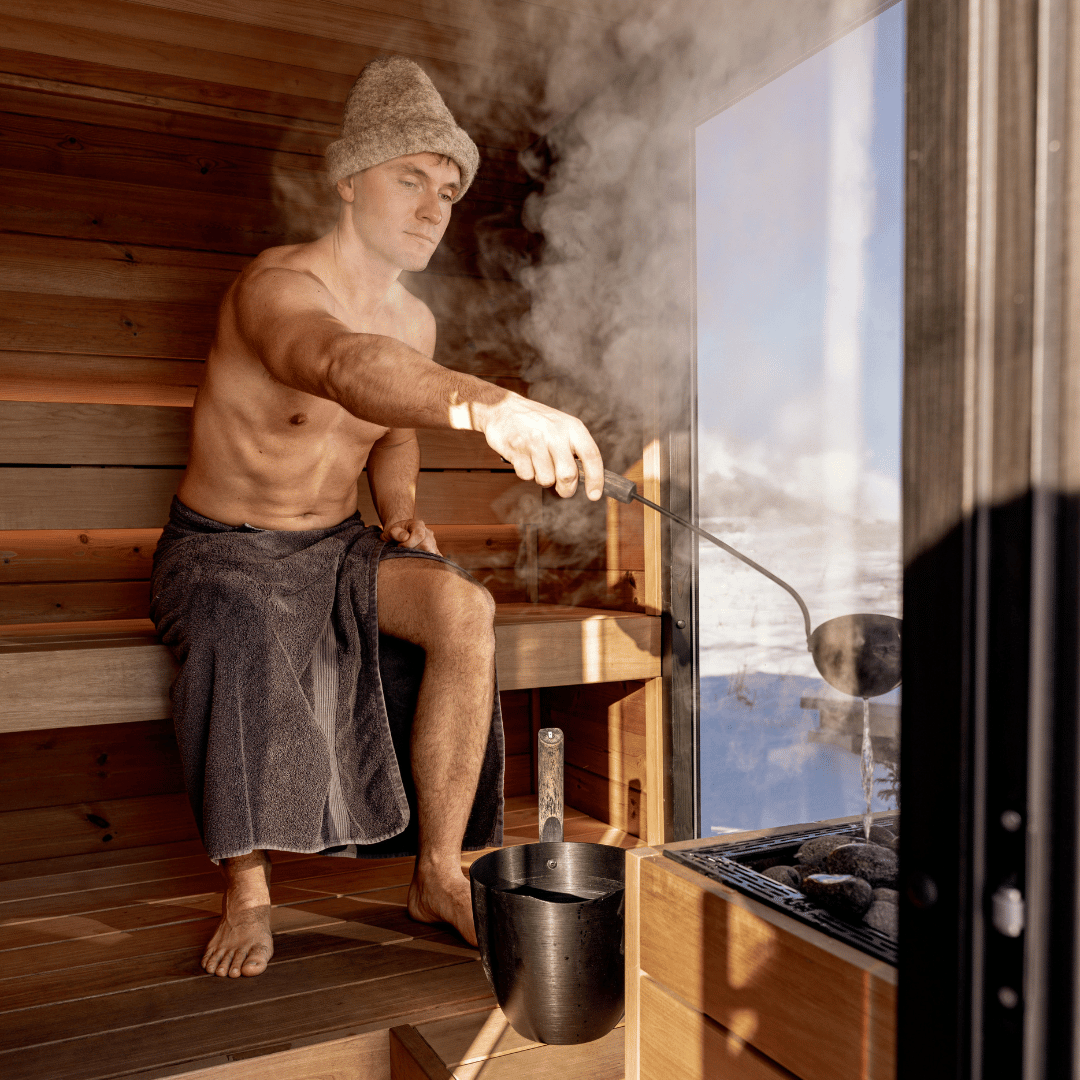 opgieting in sauna door man