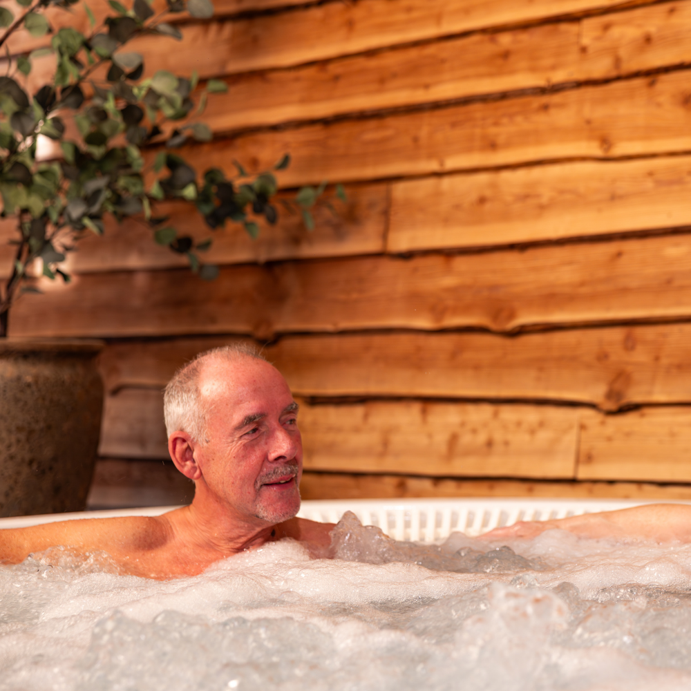 man in bubbelbad
