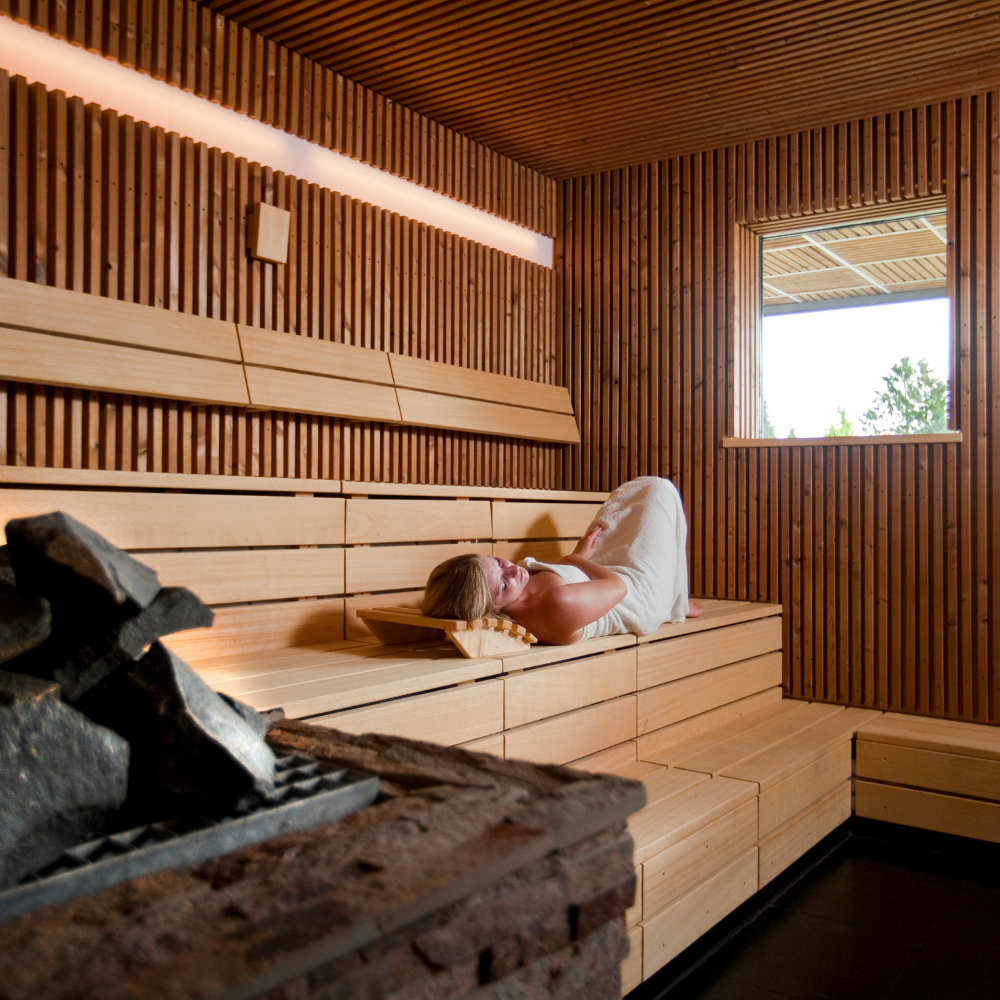 Vrouw in sauna bij Sauna Swoll