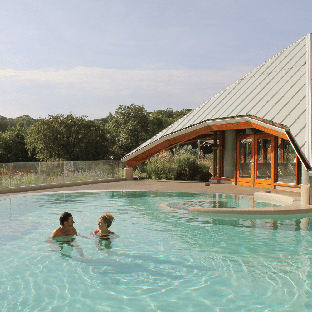 Thermae 2000 mensen in het zwembad